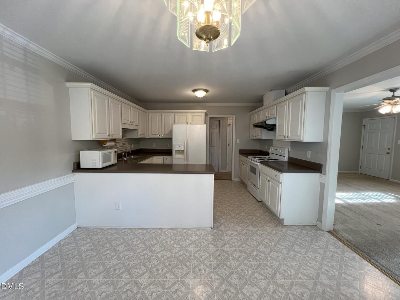 826 Shackleton Rd - Photo 7 of 27