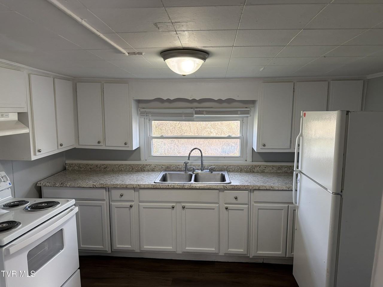 315 N Highland Ave - Photo 3 of 18