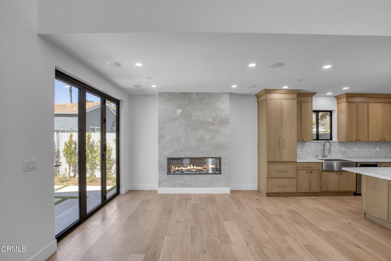 611 W Claremont St - Photo 7 of 32