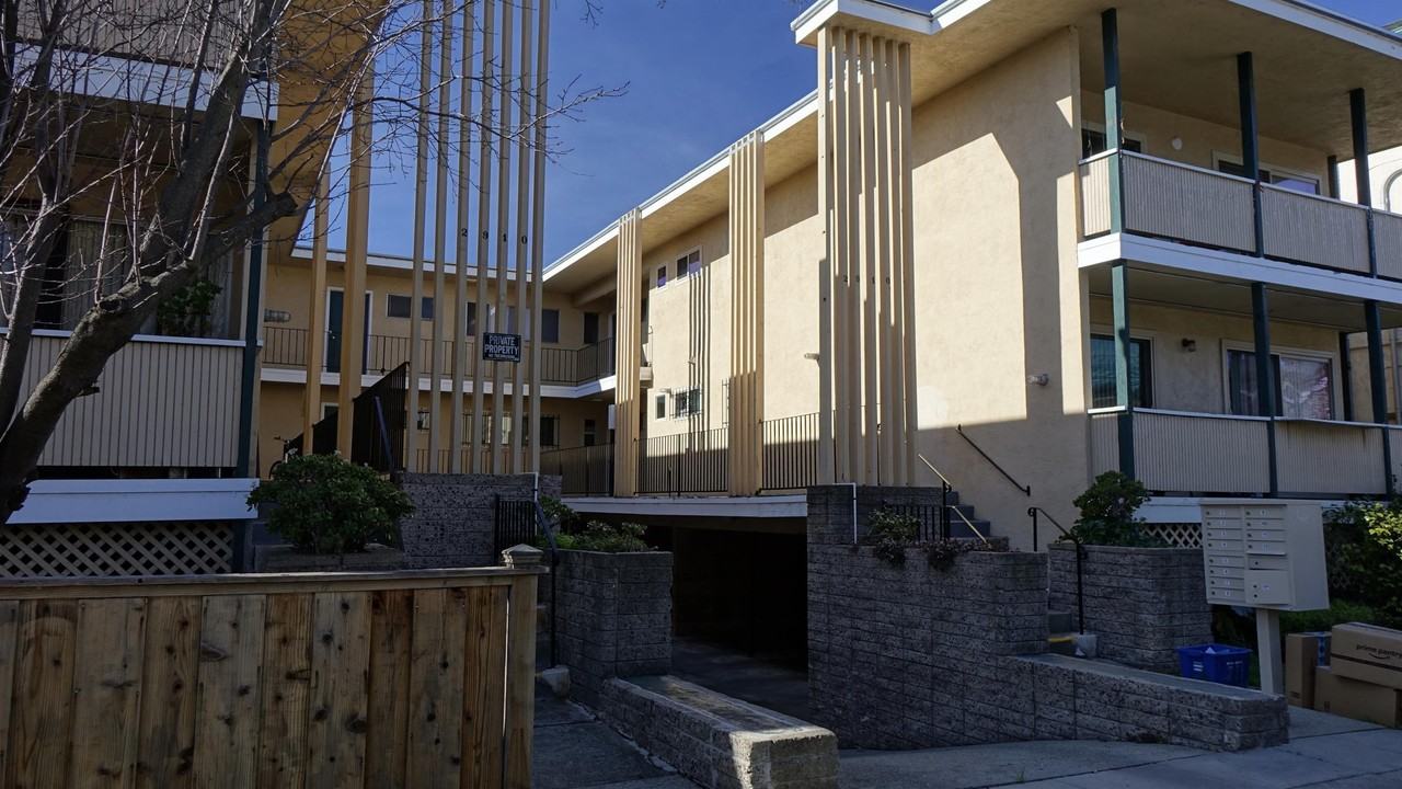 2910 Wheeler Street - Photo 3 of 31