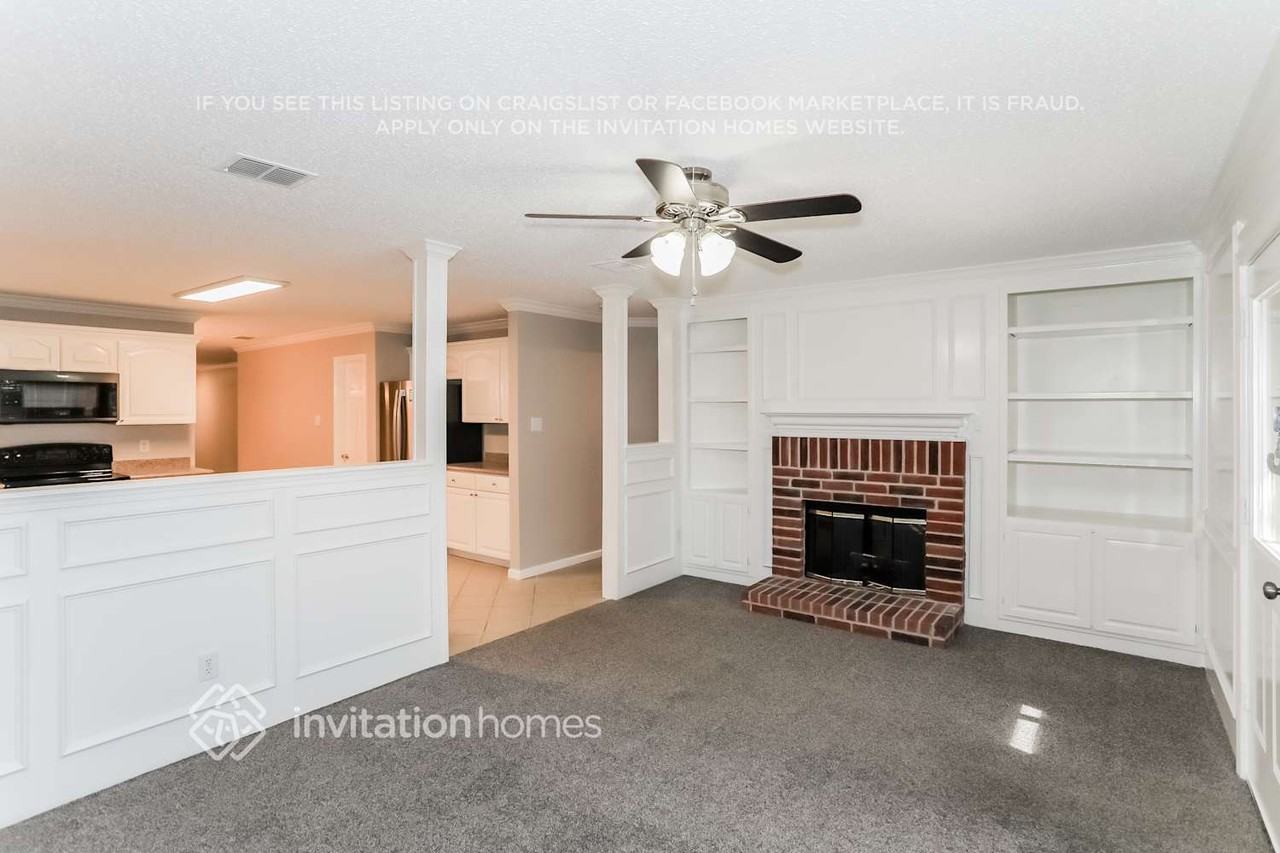 1828 Lariat Dr - Photo 2 of 14