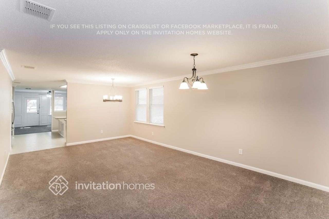 1828 Lariat Dr - Photo 3 of 14