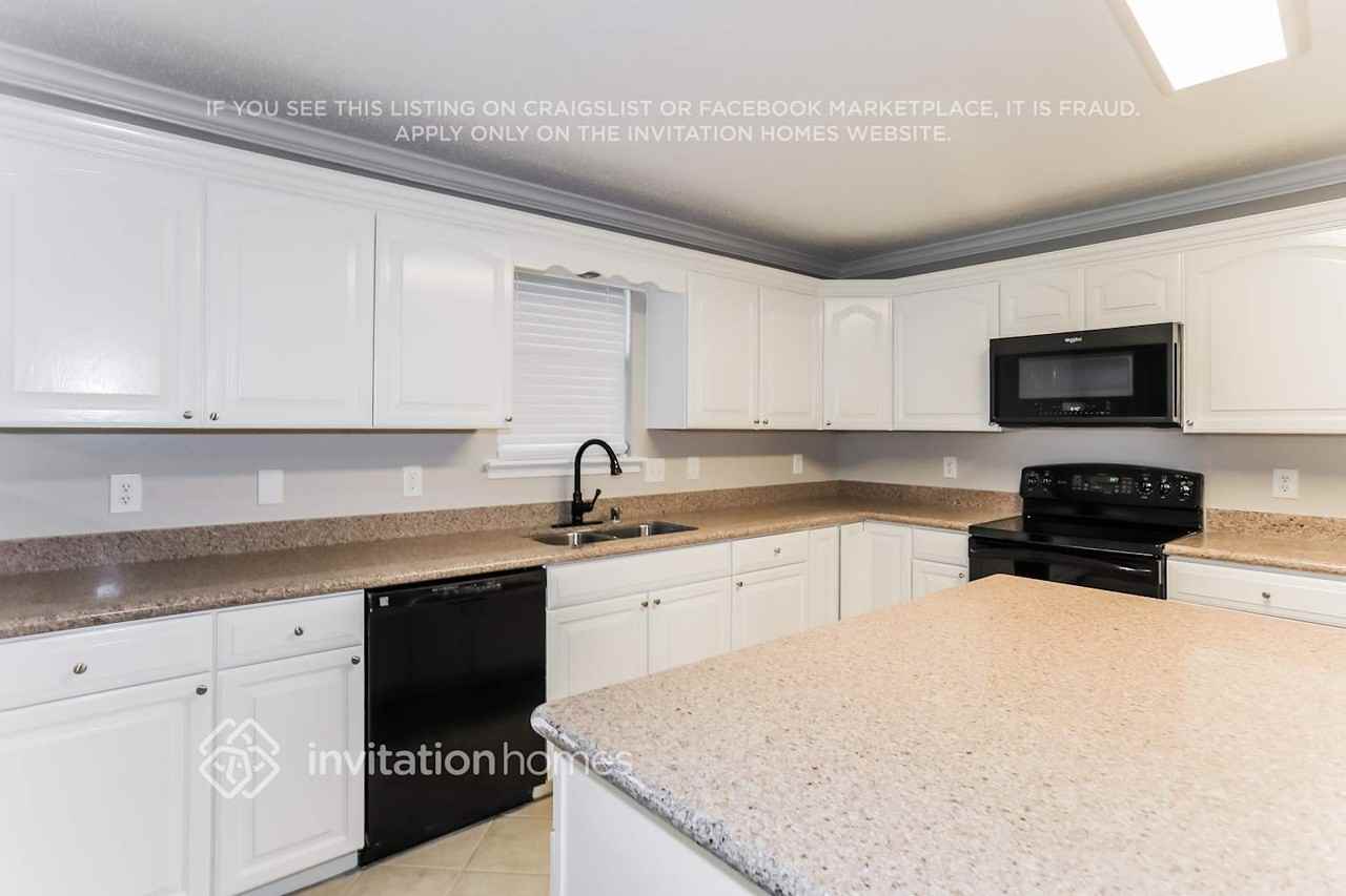 1828 Lariat Dr - Photo 5 of 14