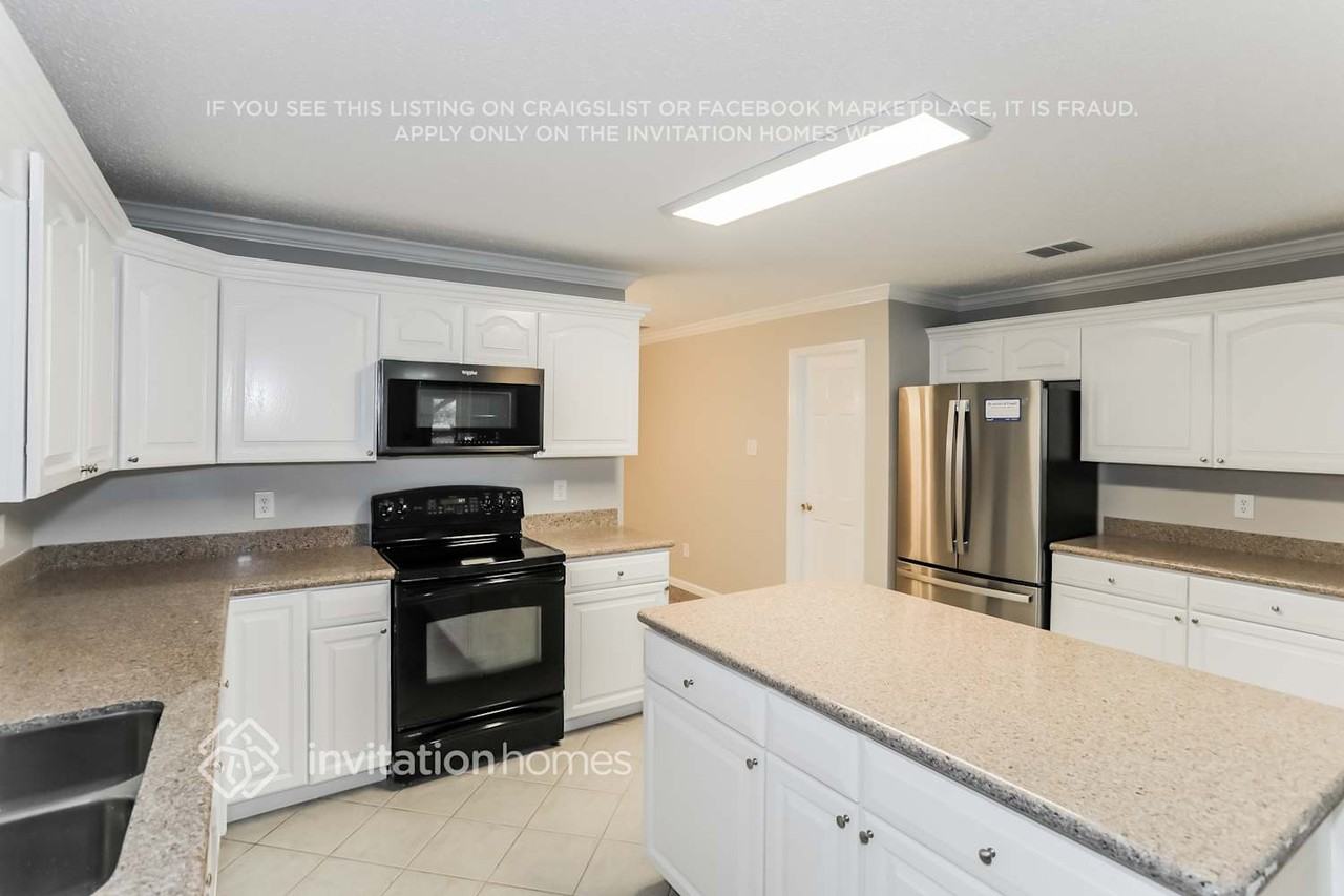 1828 Lariat Dr - Photo 6 of 14