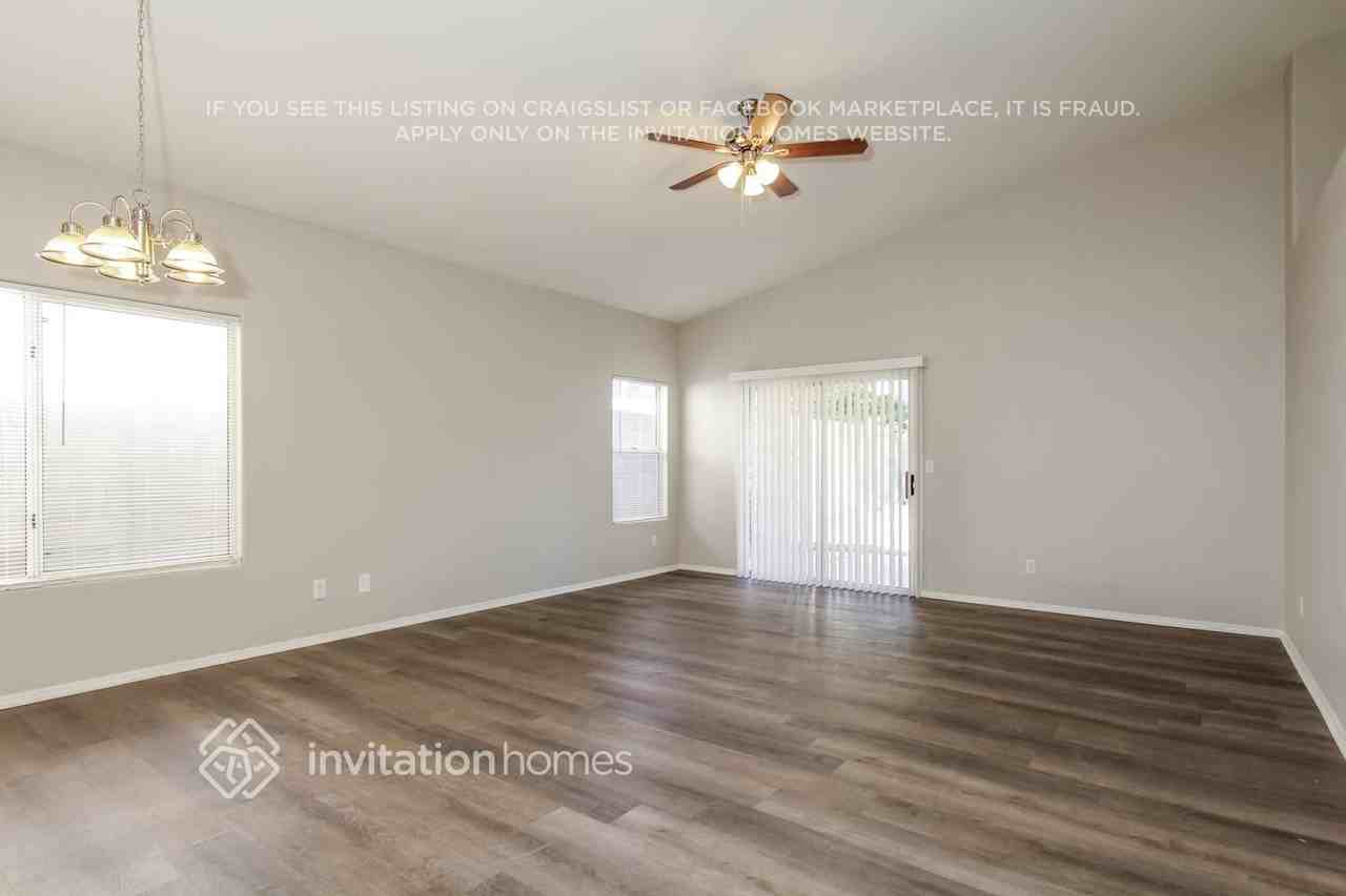 17609 N 14th St - Photo 3 of 14