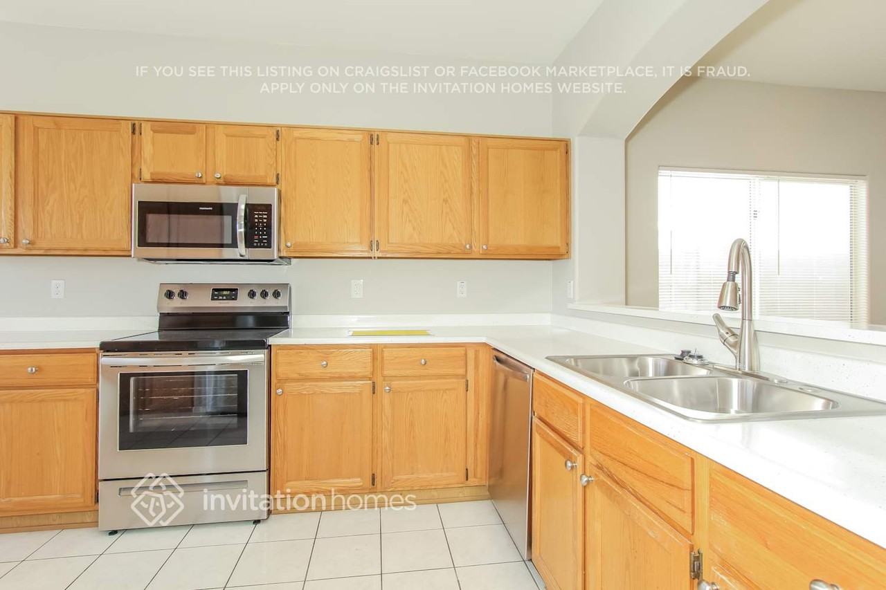 17609 N 14th St - Photo 4 of 14