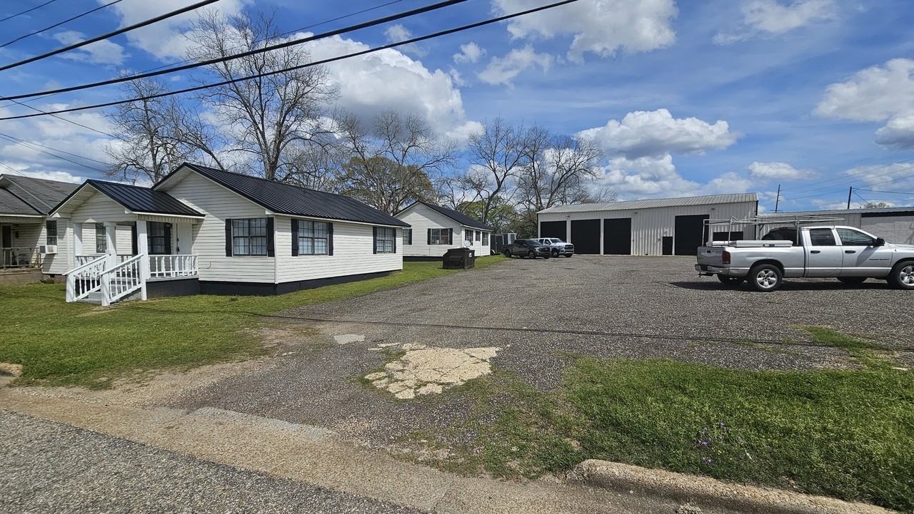 Pecan Grove - Photo 4 of 15