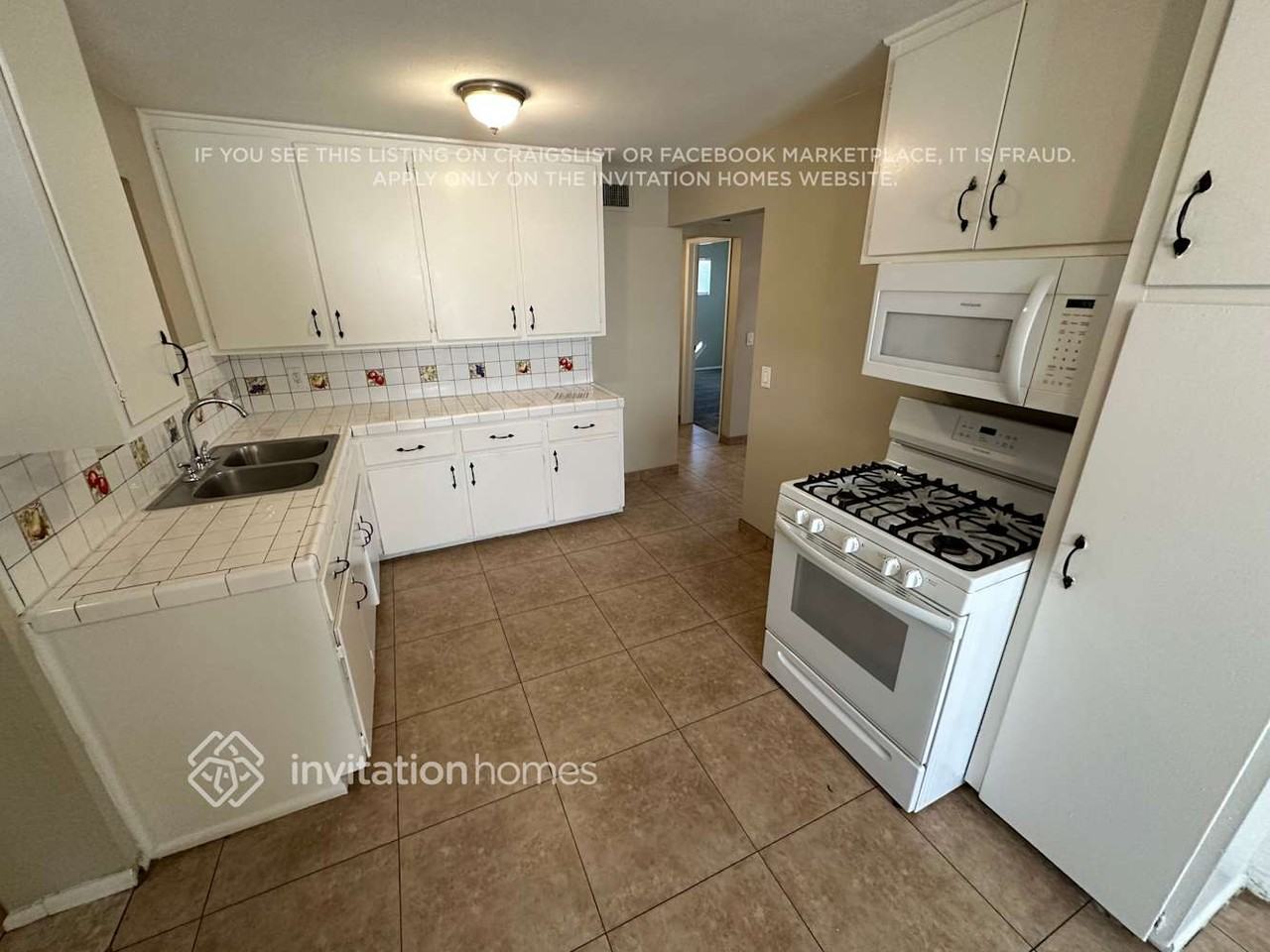 4126 N Mitchell St - Photo 4 of 23