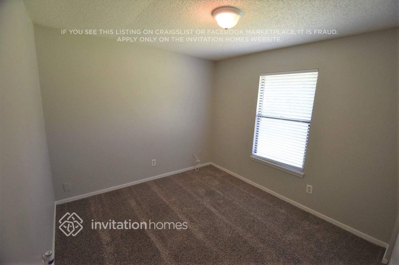 8404 Boysenberry Ln W - Photo 4 of 9