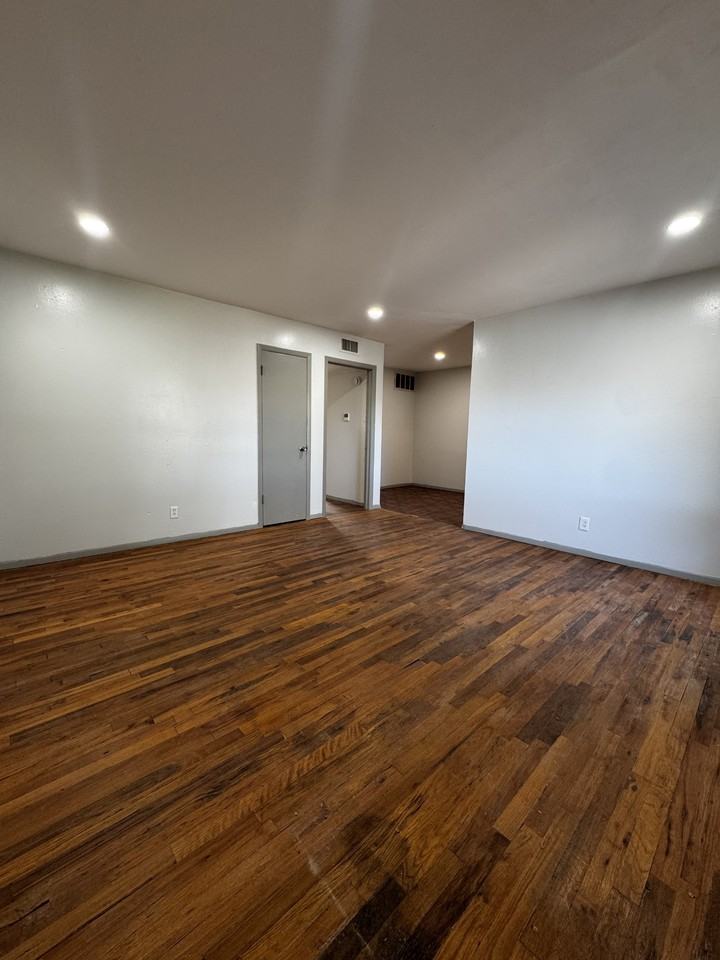 Gaston Uptown Apt - Photo 2 of 7