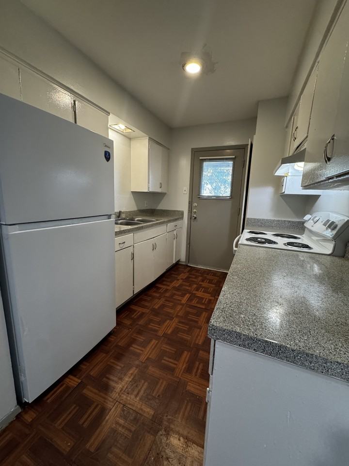 Gaston Uptown Apt - Photo 3 of 7