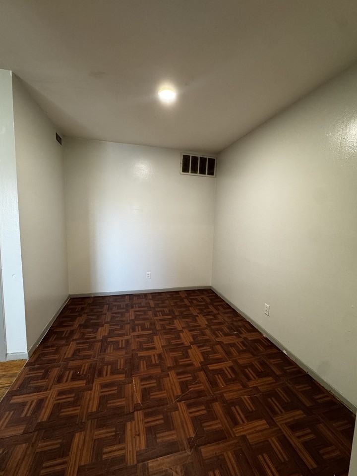 Gaston Uptown Apt - Photo 4 of 7