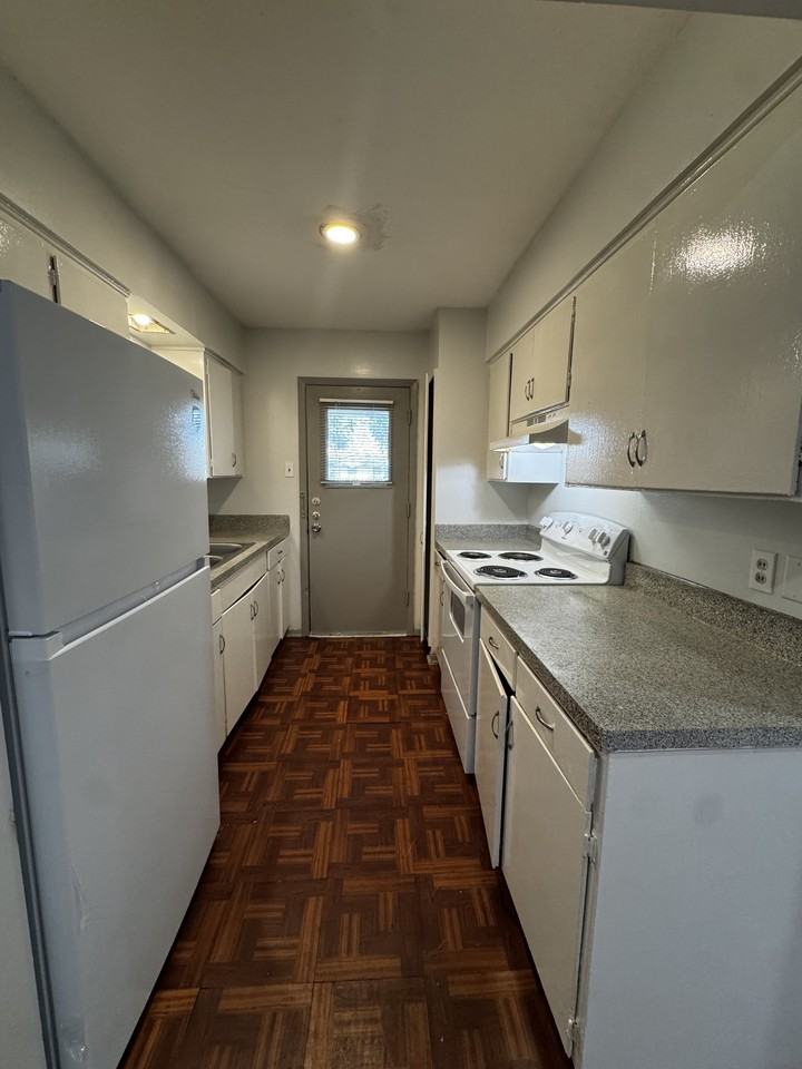 Gaston Uptown Apt - Photo 5 of 7