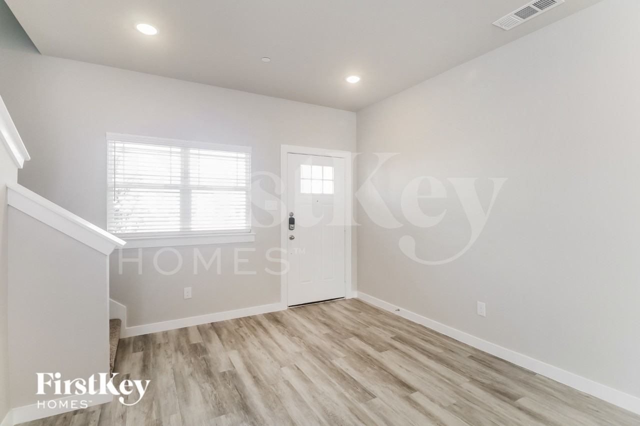 332 Niki Dr - Photo 3 of 15