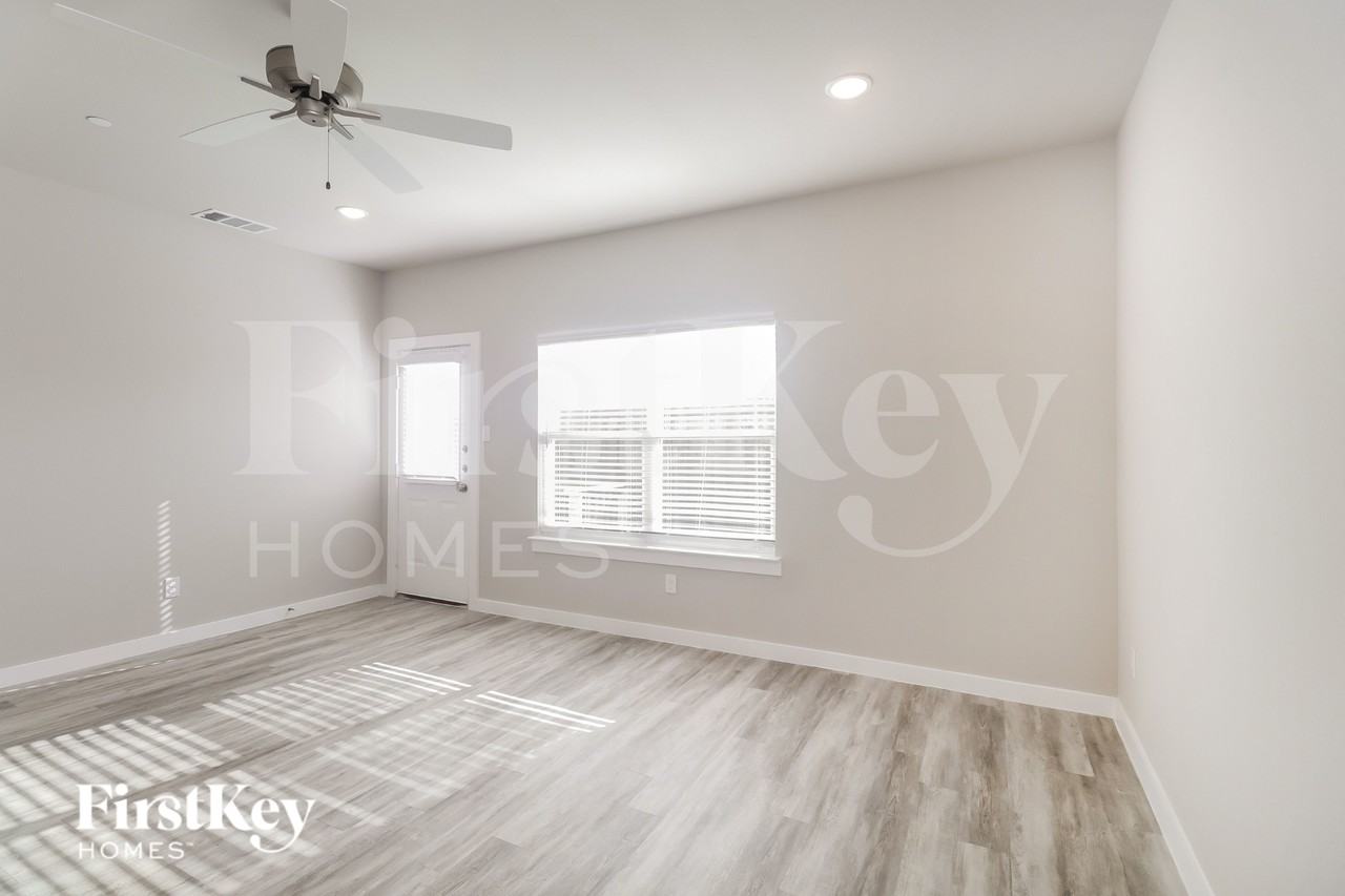 332 Niki Dr - Photo 4 of 15