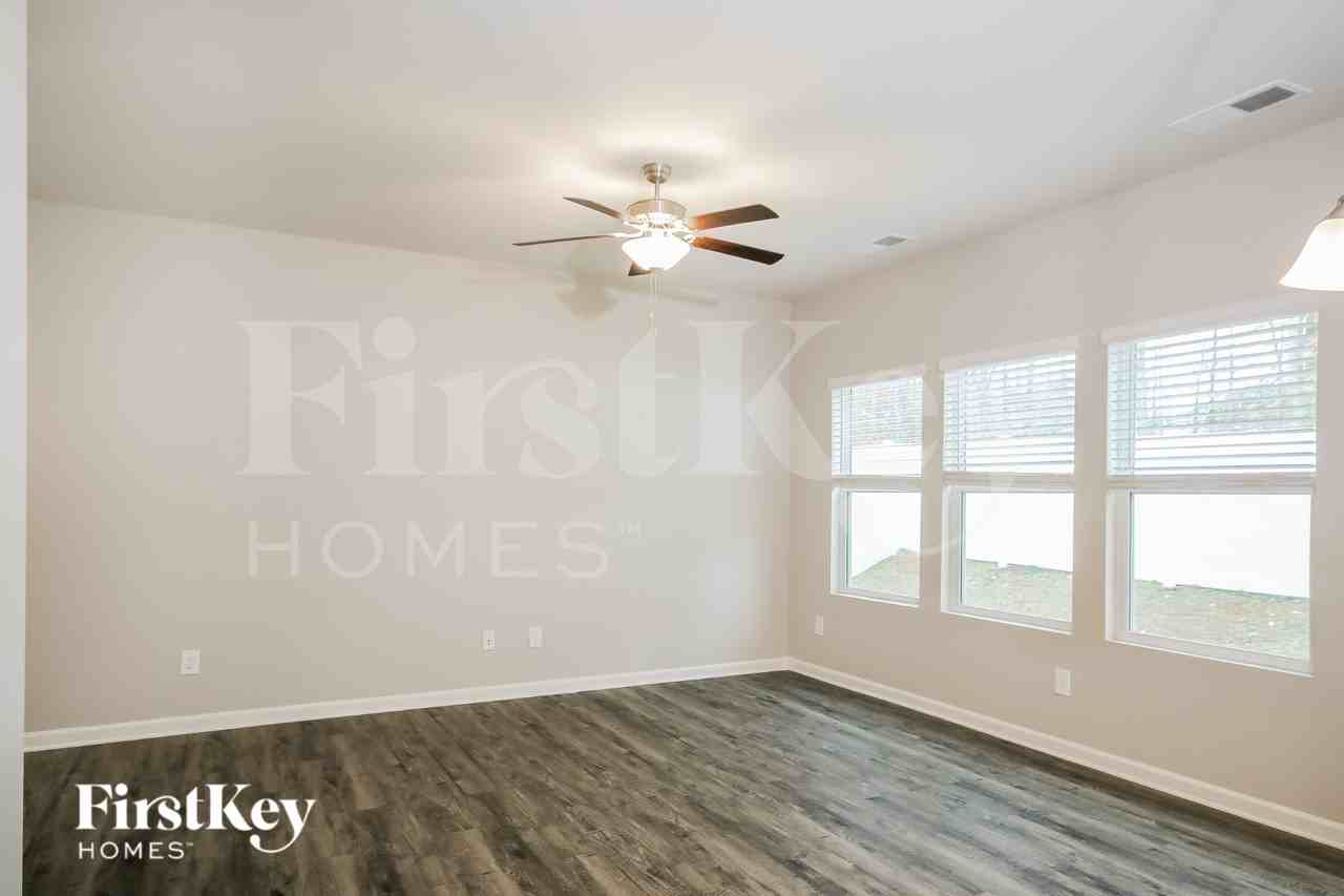 3232 Newell Village Dr - Photo 3 of 16