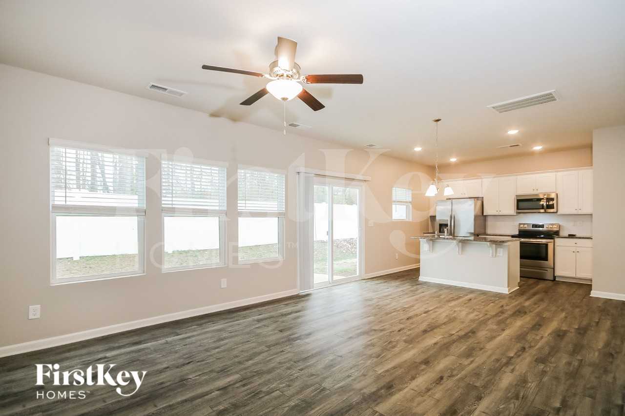 3232 Newell Village Dr - Photo 4 of 16