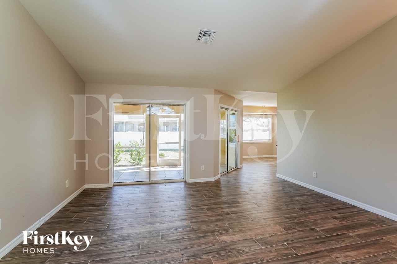 1821 Nw 23rd Ave - Photo 2 of 15