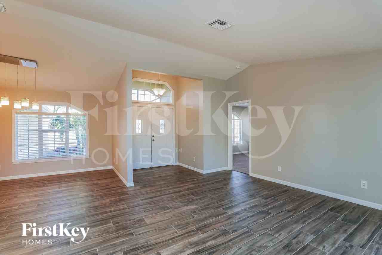 1821 Nw 23rd Ave - Photo 3 of 15