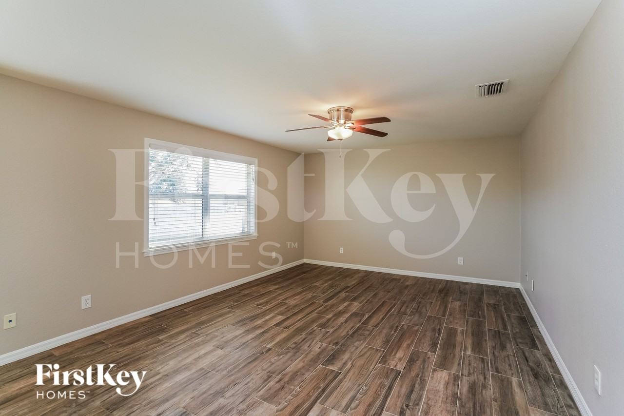 1821 Nw 23rd Ave - Photo 7 of 15