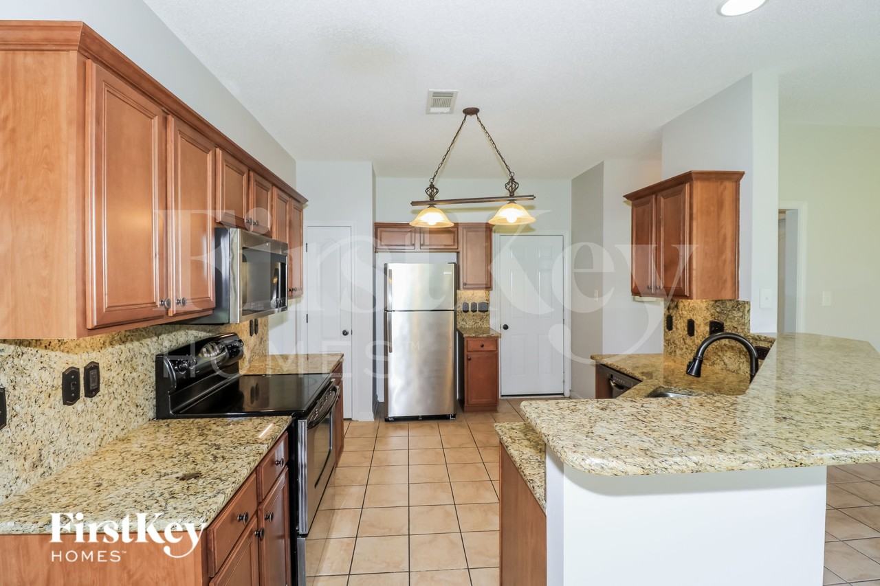 1432 Sutton Meadow Ln - Photo 7 of 15