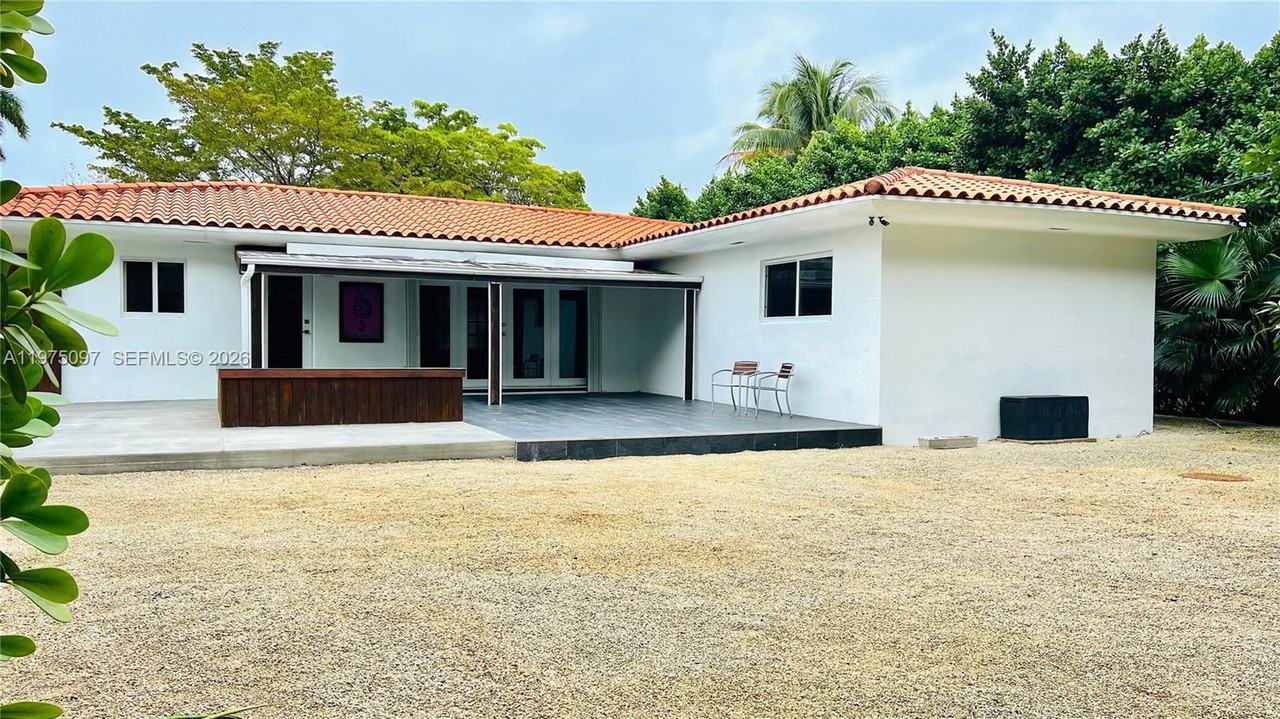 Ne 11th Ave - Photo 2 of 8