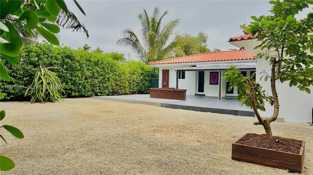 Ne 11th Ave - Photo 4 of 8