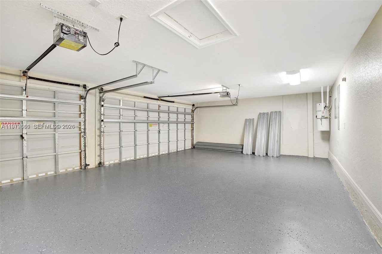 Sw 51st St - Photo 4 of 8