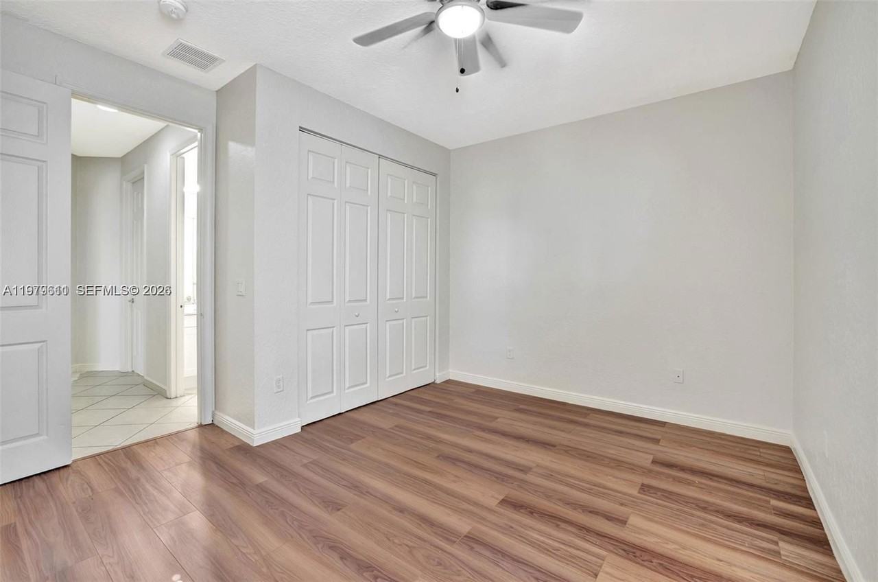 Sw 51st St - Photo 6 of 8