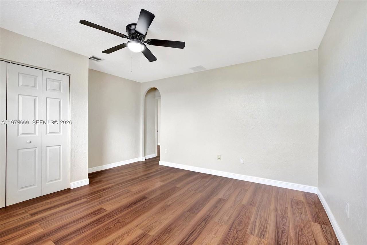 Sw 51st St - Photo 7 of 8