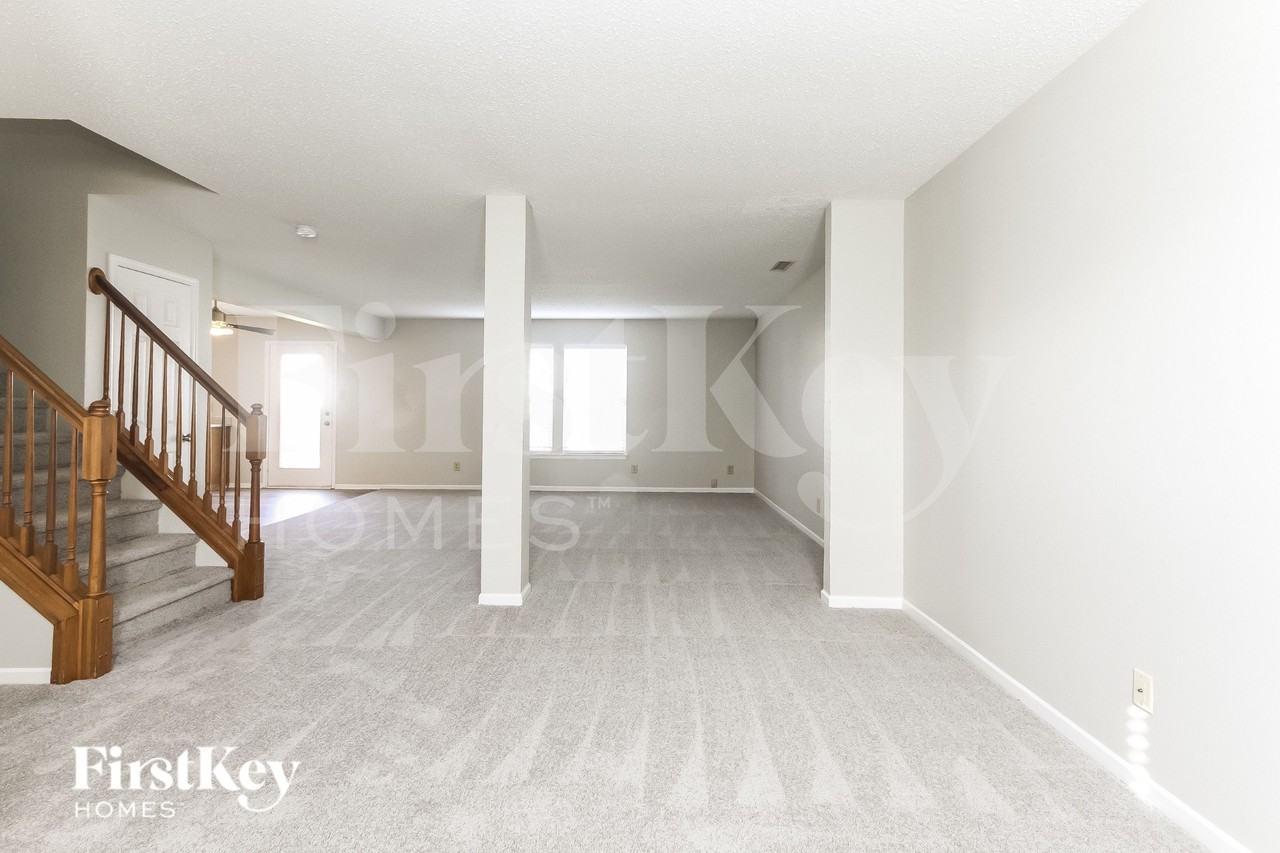 6806 W Stansbury Blvd - Photo 2 of 15