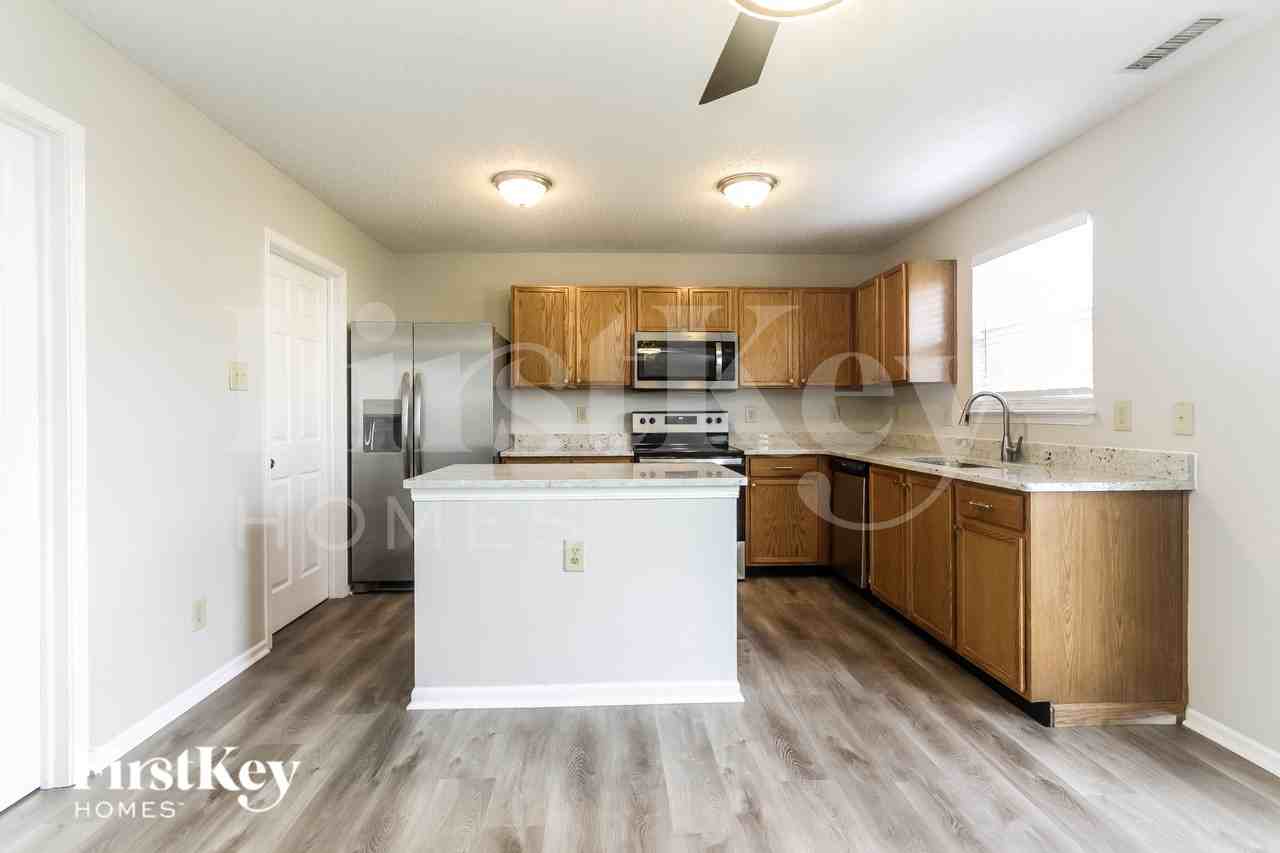 6806 W Stansbury Blvd - Photo 4 of 15