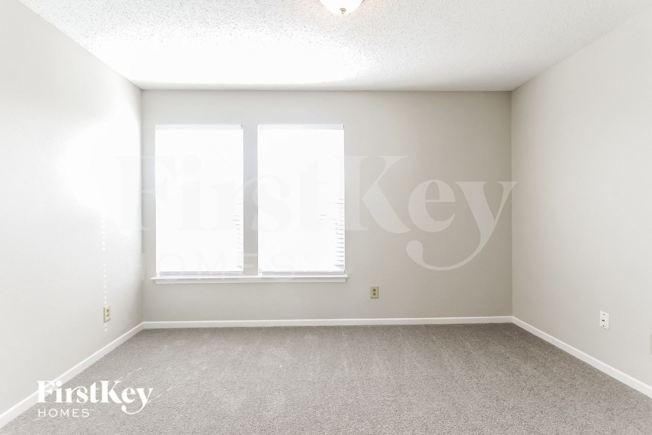 6806 W Stansbury Blvd - Photo 6 of 15