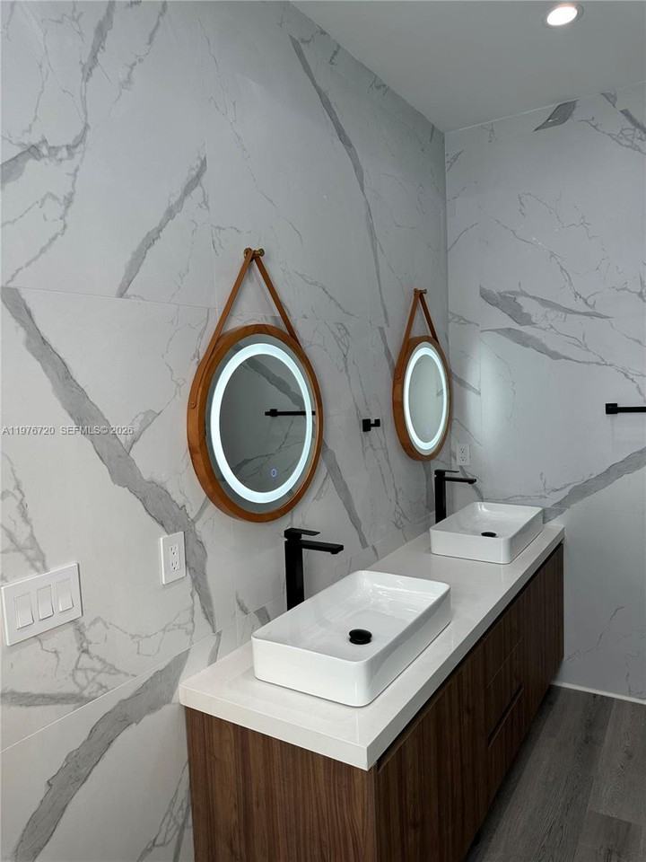 Sw 32nd Ave - Photo 4 of 8