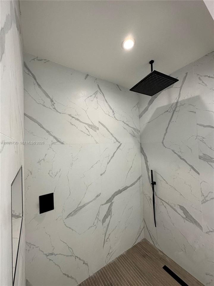 Sw 32nd Ave - Photo 5 of 8