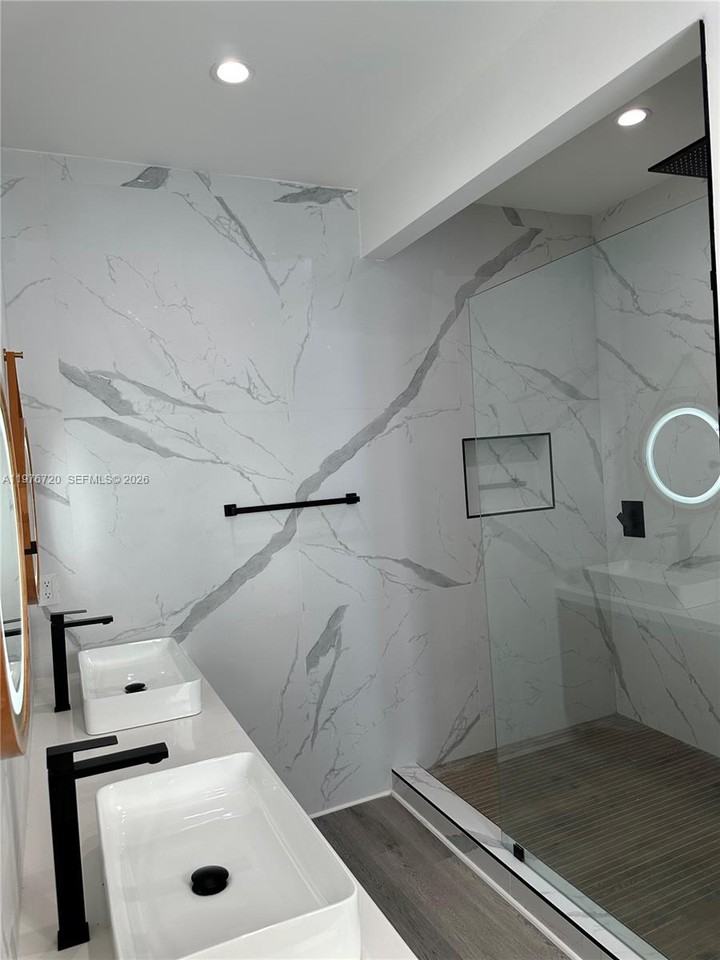 Sw 32nd Ave - Photo 6 of 8