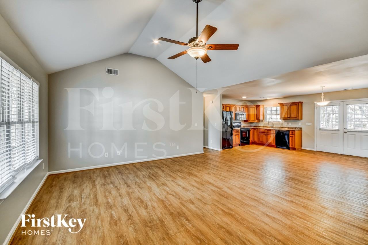 290 Mill Rd - Photo 3 of 16