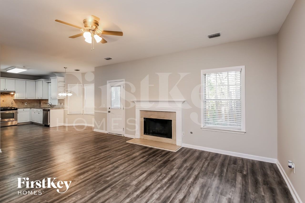 620 Victoria Station Blvd - Photo 2 of 15