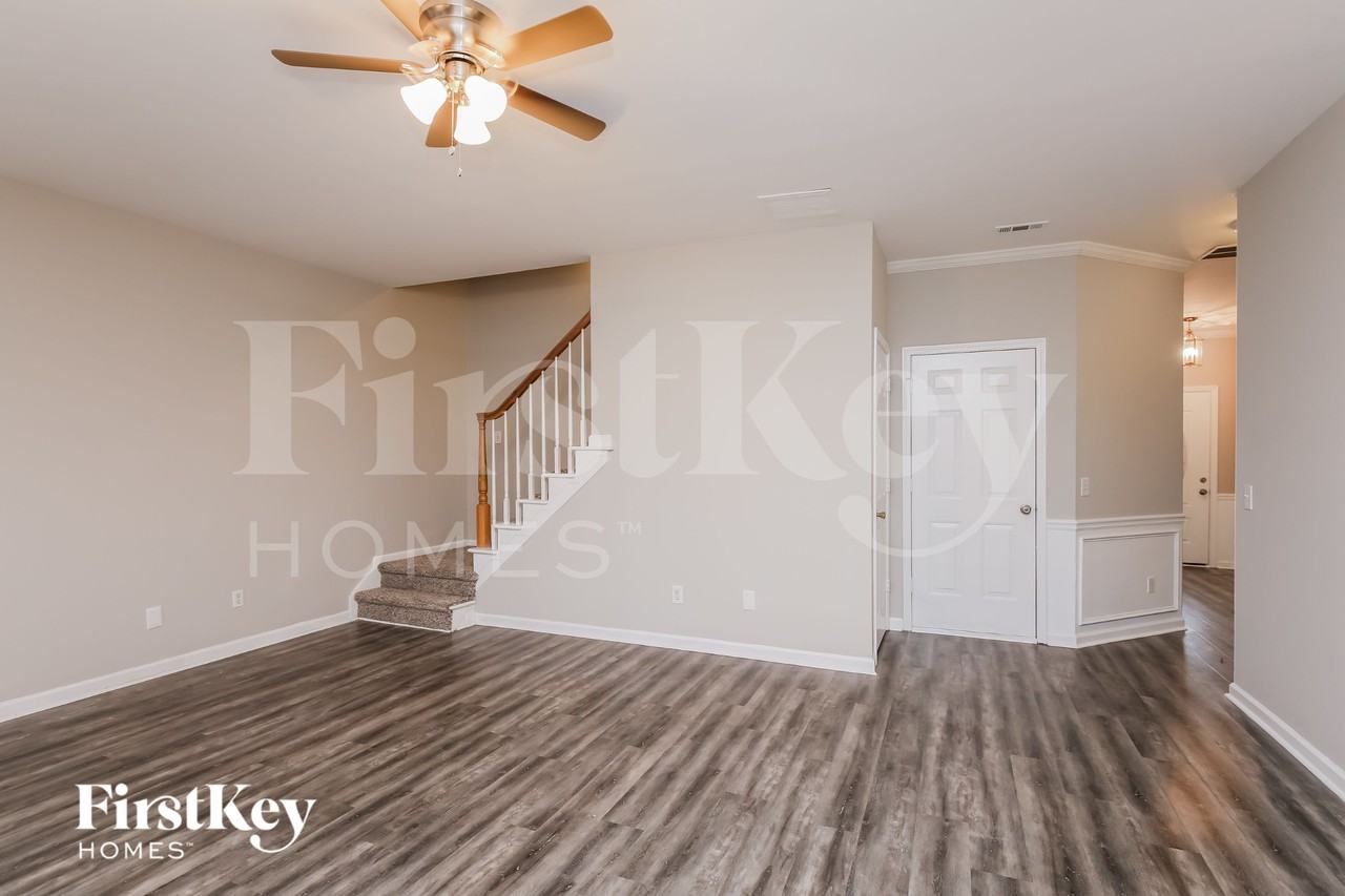 620 Victoria Station Blvd - Photo 3 of 15