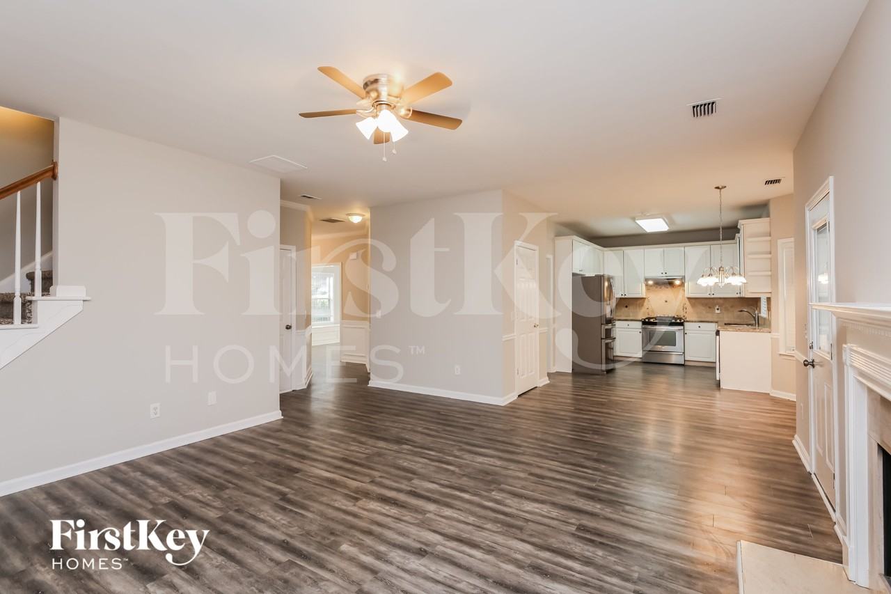 620 Victoria Station Blvd - Photo 4 of 15