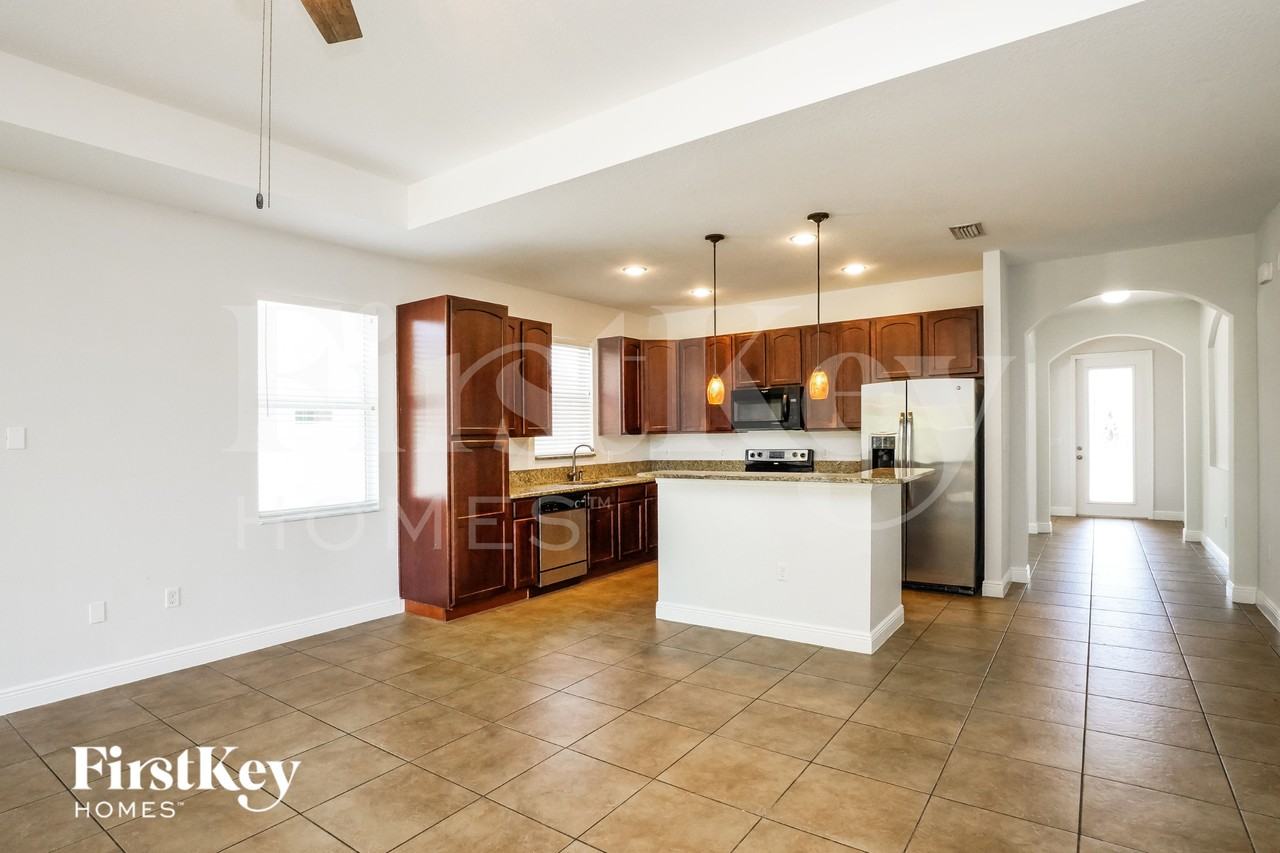 4403 Biscayne Breeze Way - Photo 5 of 16