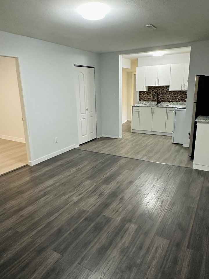 7249 145 Street #Bsmt - Photo 6 of 25