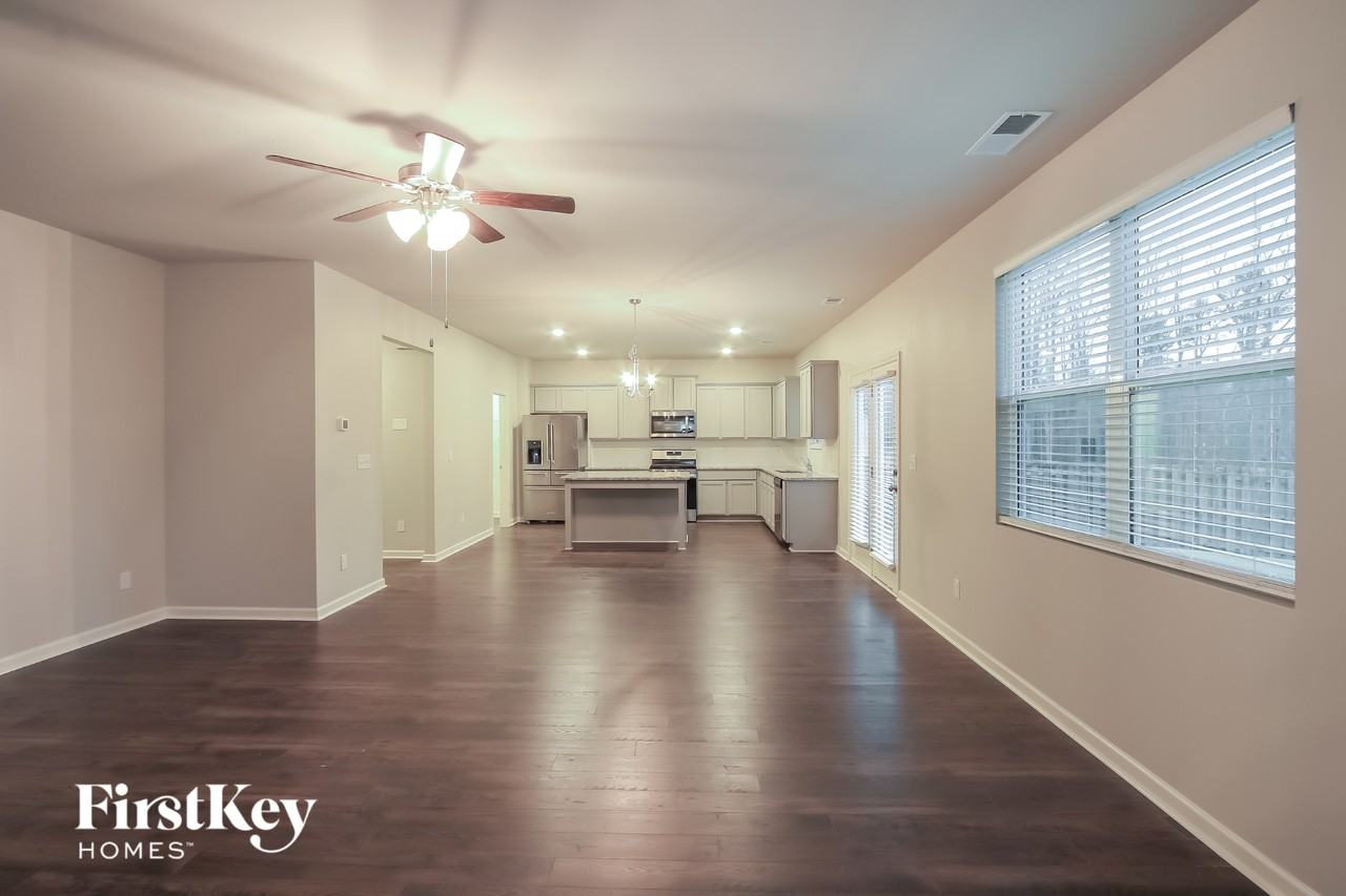 3282 Hawthorn Farm Blvd - Photo 4 of 15