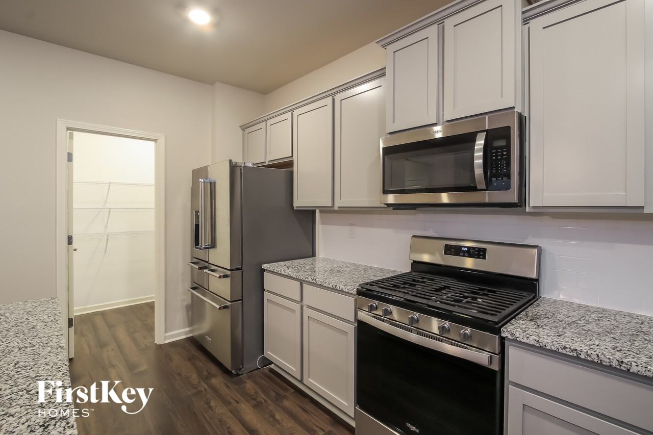 3282 Hawthorn Farm Blvd - Photo 6 of 15