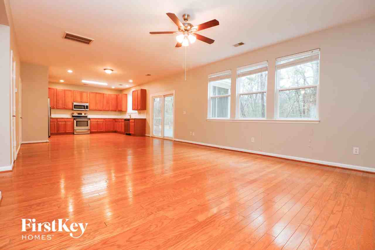 140 Graduate Ln - Photo 7 of 13