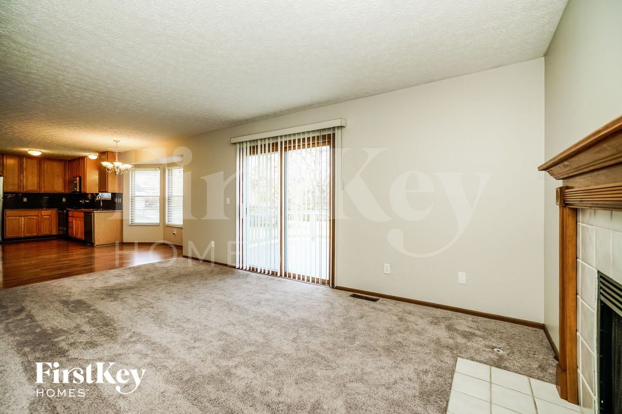 5856 Oldenburgh Way - Photo 4 of 15