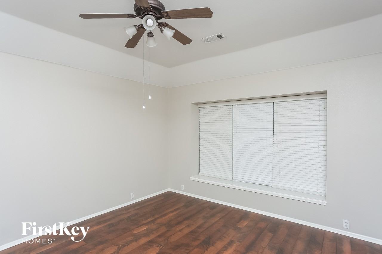 2852 Maple Creek Dr - Photo 7 of 15