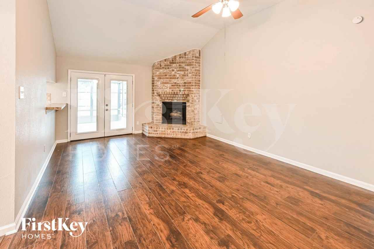 5351 Pine Cliff Dr - Photo 2 of 15