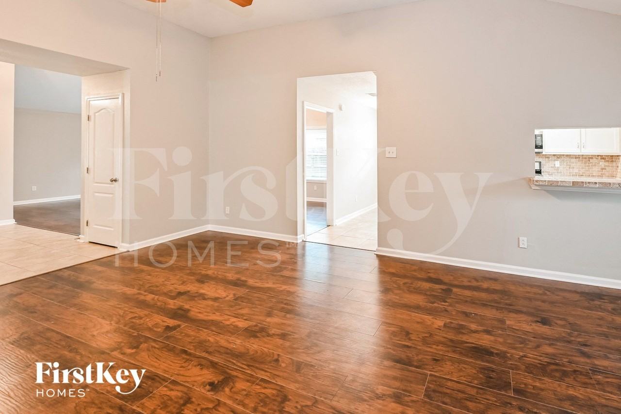 5351 Pine Cliff Dr - Photo 3 of 15