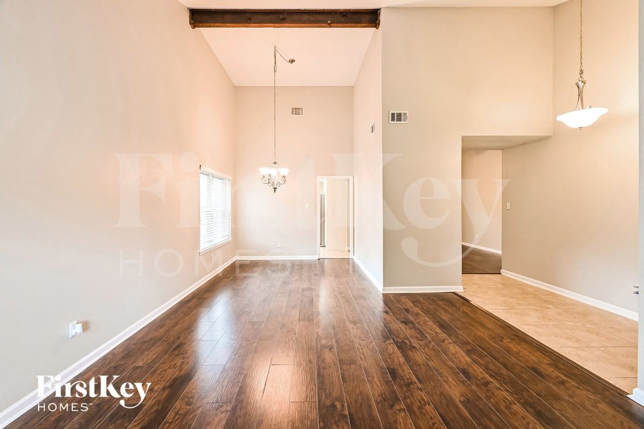 5351 Pine Cliff Dr - Photo 4 of 15